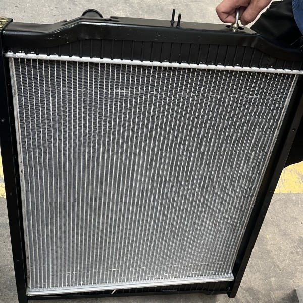 Quality DZ9112532888 Radiator Shacman Engine Spare Parts for sale