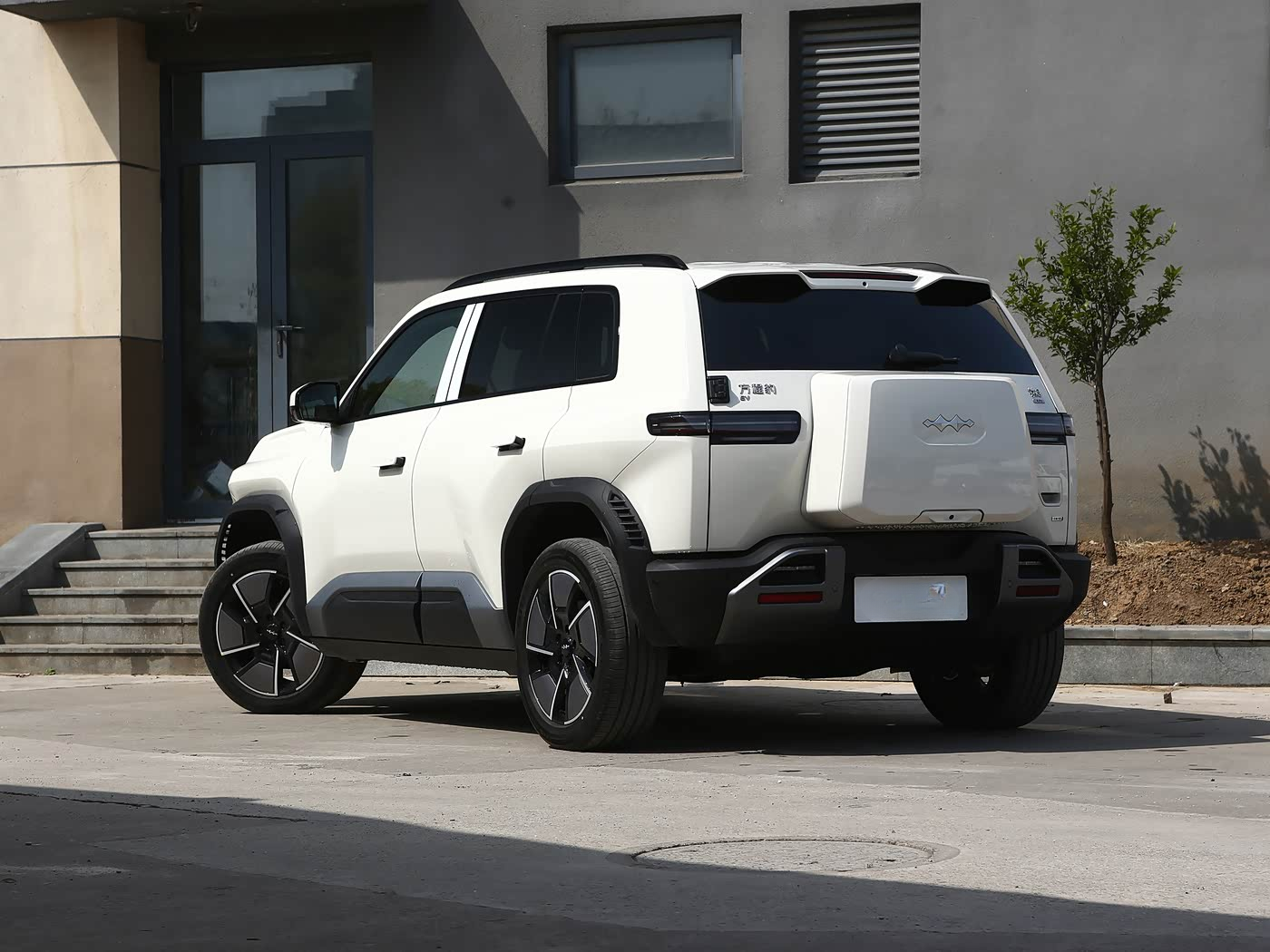 China 2025 BYD Tai 3 501KM 4WD Max: 501km CLTC Range, Dual Motor 4WD, 313kW Power. 610N·m Torque, 3.7s 0-100km/h. 85.4kWh Blade Battery, 29mins Fast Charge (30%-80%). 4385×1850×1520mm, 2700mm on sale