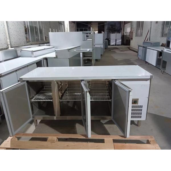Quality 2~8℃ 220-240V/1PH/50HZ SS304 Refrigeration Chiller 3 Doors Worktable for Food Storage for sale