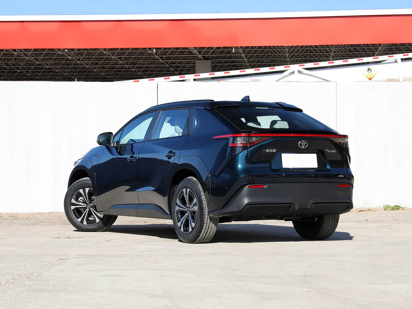 Buy cheap FAW Toyota bZ4X 2022 four-wheel drive high-performance PRO version Mid-size SUV BEV from wholesalers