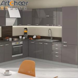 Villa Kitchen Cabinets with Modular / RTA Design and Customized Size in Plywood
