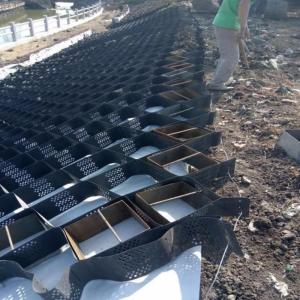 China Geosynthetic Material Plastic Geogrid Geocell For Road Construction Landfill on sale