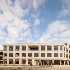 Prefab Commercial Steel Structure Office Building Windproof Wide Span ISO9001