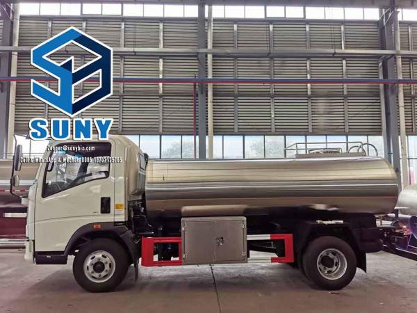 Quality 5000 L HOWO Smaller Stainless Steel Water Tanker Truck 4x2 Milk Tanker Transport Vehicle for sale