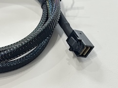 Mini SAS HD SFF-8643 to SFF-8643 High-Speed Cable Connector Assembly 1m |