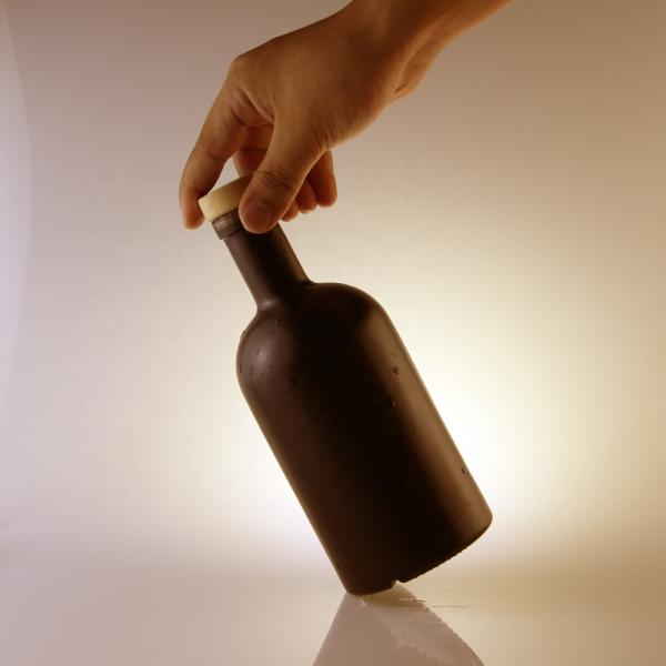 500ml 750ml Empty Glass Bottle with Cork Customized Varnish Vodka Tequila Liquor