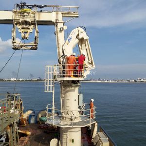 2.5t 22m Ship Deck Cranes ABS BV CCS RMRS Certificate Foldable And Telescopic