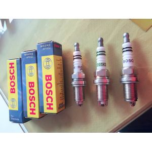 Buy cheap Safe Automobile Spark Plug Set , 4x 0242235912 Bosch S8-4 FR7D FR7DC 8 New Audi BMW Spark Plug from wholesalers