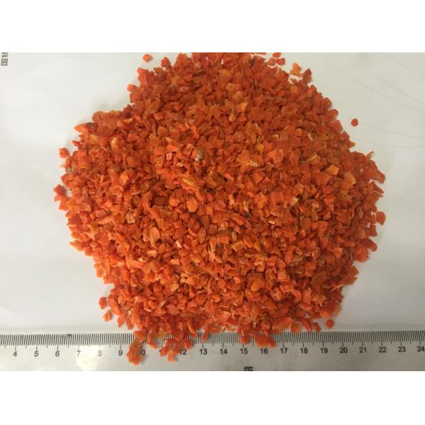 Quality 5x5mm Crispy Dried Carrot Chips , Dehydrated Vegetable Chips Nutrition for sale