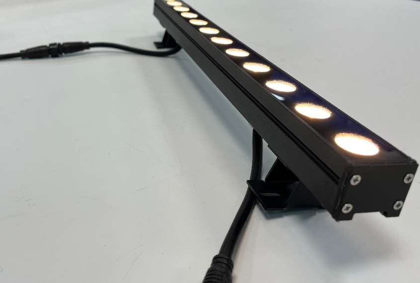 China 1m LED Wall Washer Lights CREE in 20°x60° Angle for Building Lighting Solutions on sale