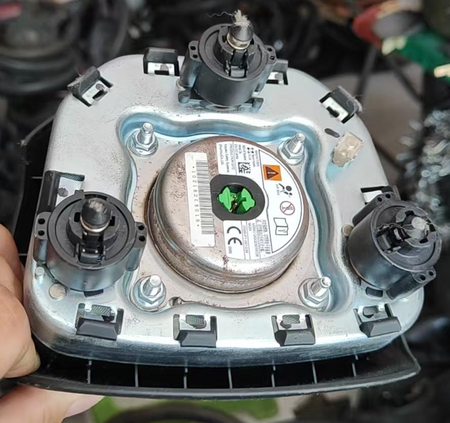 Buy cheap New Original Driver Airbag Assembly for Chery OMODA 5 with 2.50 KG Weight and 30CM*25CM*15CM Dimensions from wholesalers