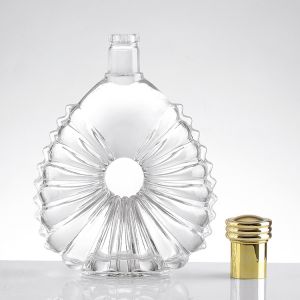 Buy cheap Clear Spirit Liquor Bottles in 500ml Capacity with Transparent Design and Aluminum Collar from wholesalers