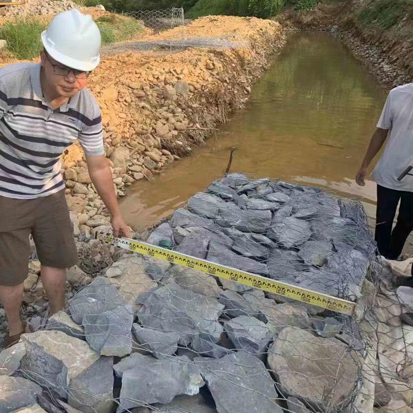 Quality 2 X 1 X 1 M gabion mesh wall Retaining Wall For Flood Control Project for sale