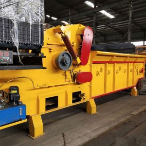 Buy cheap Large 25t Ph Mobile Waste Wood Crusher Machine from wholesalers