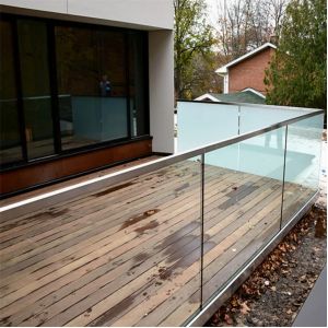 China Weatherproof And Stylish Aluminum Glass Fence With Tempered Panels For Clear Views on sale