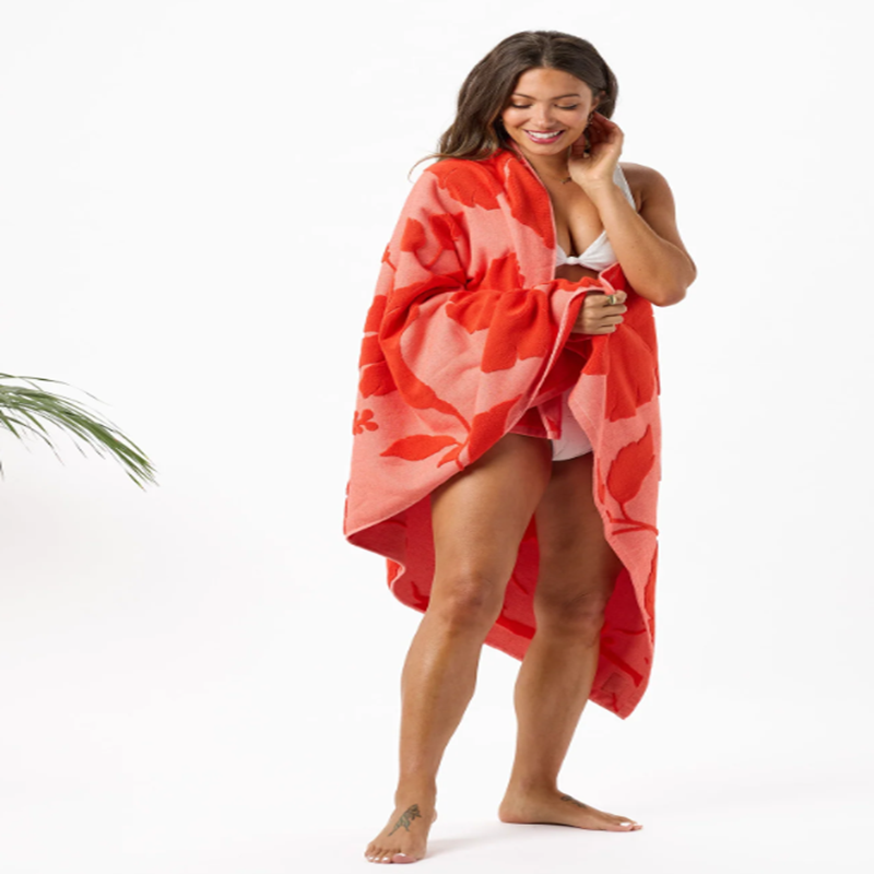 Buy cheap Thermal-Insulated Beach Towel with Advanced Heat Retention Technology and Multi-Layer Construction for All-Weather Comfort from wholesalers