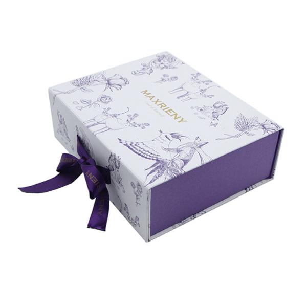 Quality Premium Magnetic Folding Box , Cardboard Magnetic Gift Boxes With Ribbon for sale