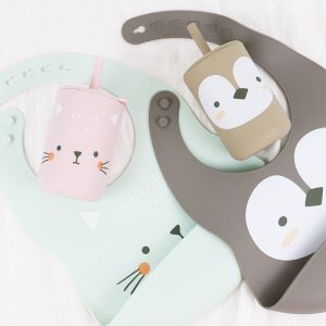 Buy cheap Waterproof And Easy To Clean Silicone Baby Bib for 0-4 Years Old printed animal pattern silicone feeding bib from wholesalers