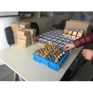 No Radiation Golden aluminum Handheld Vein Locator Device With Six Red Light