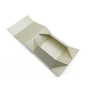 Buy cheap Luxury Rectangle Foldable Gift Box Environmental Friendly With Paper Handle from wholesalers