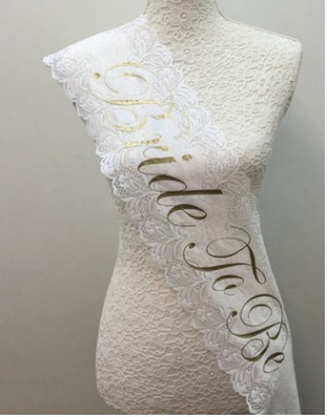 Printed logo of the ball shoulder with a wide band of laser paper shoulder to show props.