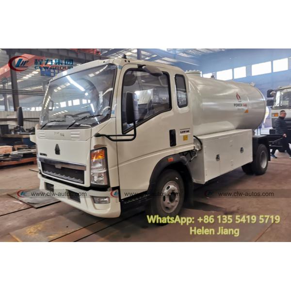 Quality Sinotruk Howo 4x2 6 Wheeler 4T LPG Tanker Truck for sale