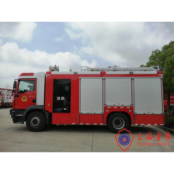Quality 210kw 4x2 Drive Foam Fire Truck With Front Winch And Independent Crew Room for sale