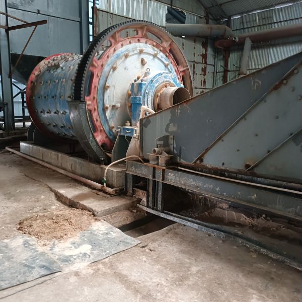 Quality Graphite Crushing and Grinding Equipments 0.4-30t/h Capacity for sale