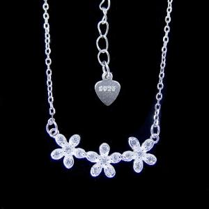 Buy cheap Engagement Necklace New Jewellery Design Lucky Four Leaf Clover Shape from wholesalers