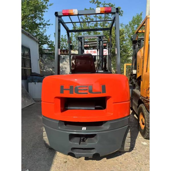 Heli H2000 30 3 Tons 3 Meters Diesel Forklift in Perfect Working Condition