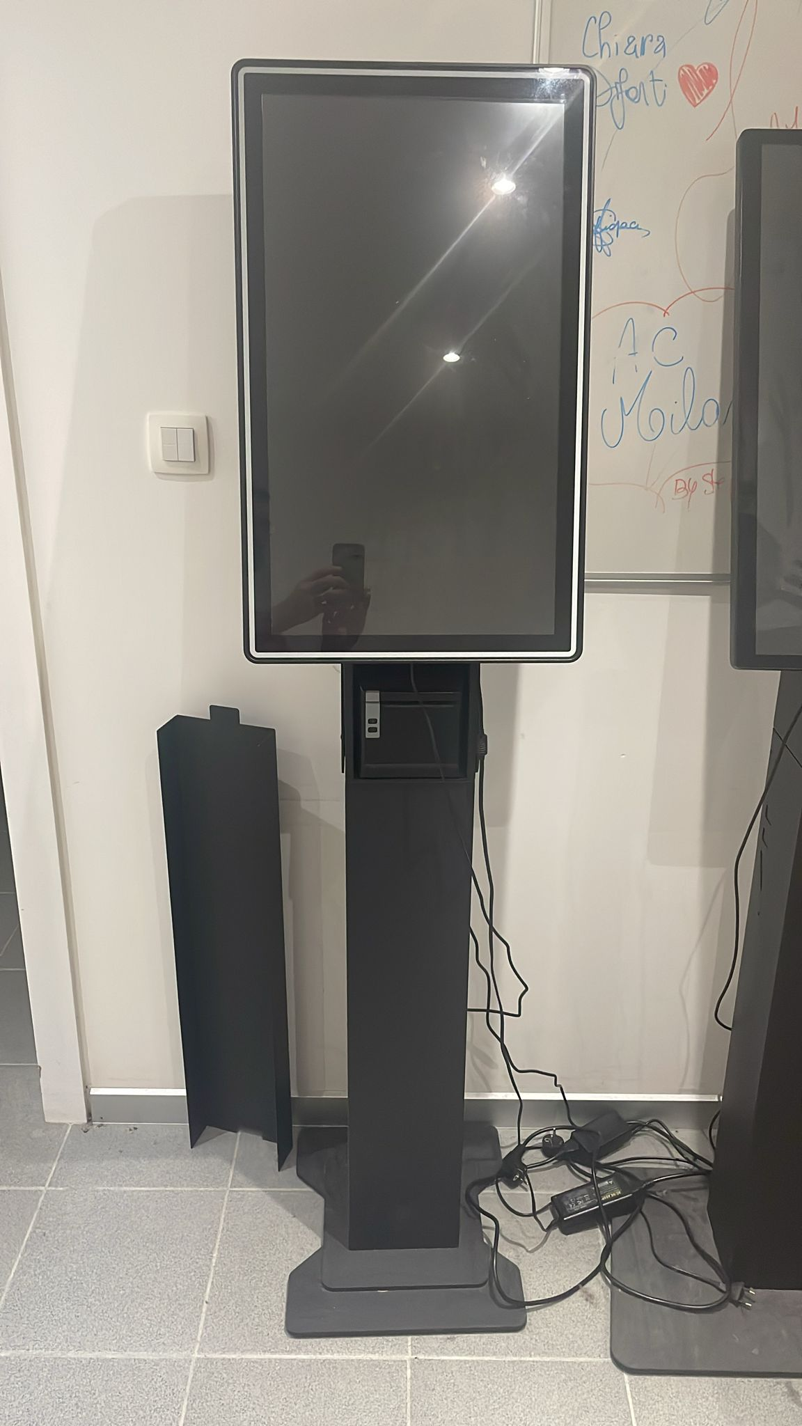 Iboard 19 years factory Wholesale 23.8 27 32 inch Floor Standing Digital Signage Display Advertising Floor Standing Kiosk Capacitive Touch With