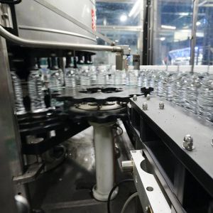 Buy cheap Automatic Hot Melt Glue Labeler with 6000BPH-72000BPH Speed for Multi-Application Rotary Design from wholesalers