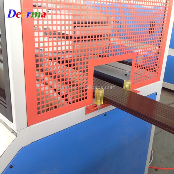 Double-Screw WPC Decking Production Machine Line with Output and 22 1 Screw L/D Ratio