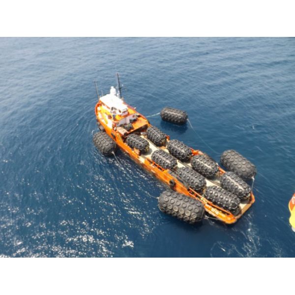 80kpa 50kpa Pneumatic Rubber Fender Floating Inflatable HDG Material