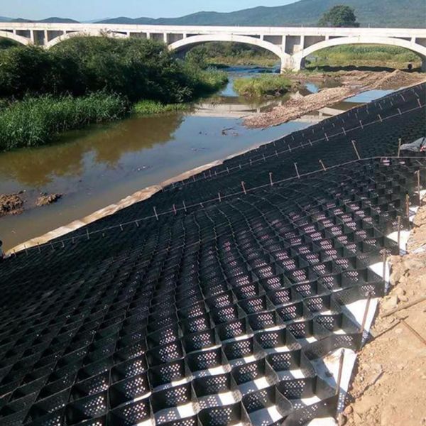 Quality Earthwork Retaining Wall HDPE Geocell Membrane Honeycomb For Road for sale