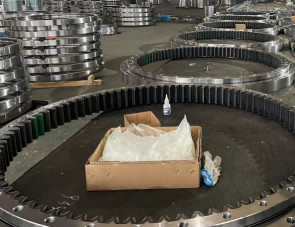 Buy cheap 81QB-01020 SLEWING BEARING SLEWING RING EXCAVATOR R520-9 from wholesalers