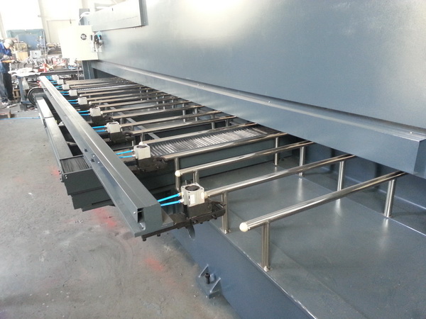 Stanless Steel CNC V Grooving Machine Foot Pedal Notching 6100mm Long Workpiece