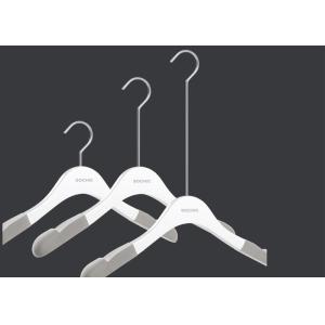 Solid Wooden Painting White Clothing Store Hangers With Different Hook OEM