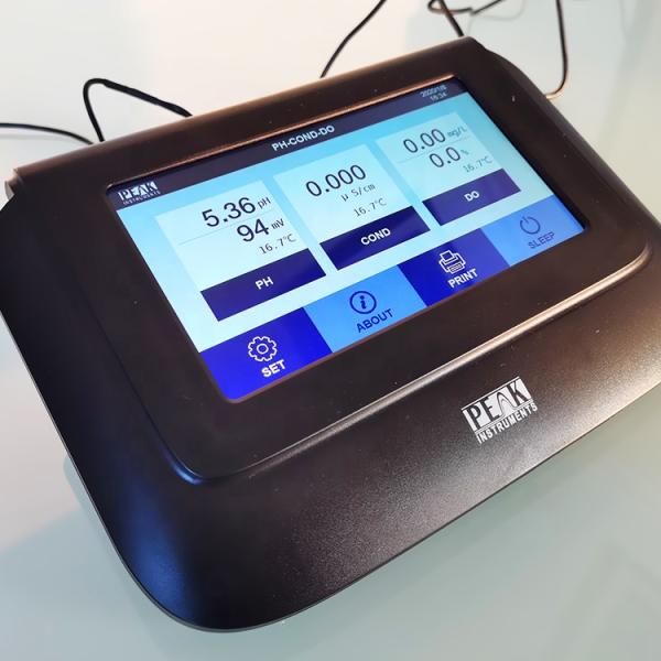 High purity water conductivity meter with 7 inch touch screen and automatic temperature compensation