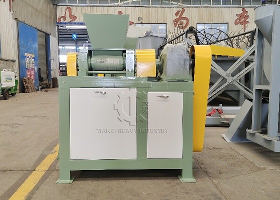 Buy cheap Mineral Powder Granulating Equipment Compound Fertilizer Roller Press Granulator from wholesalers