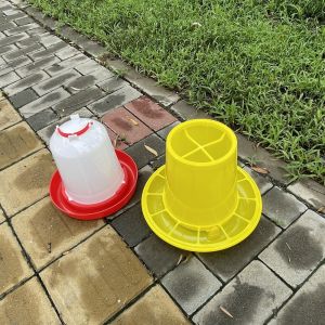 Red Anti Drip Poultry Cone Drinker For Consistent Hydration Anti Clogging