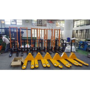 Buy cheap Load capacity 2000kg 2T customized height hydraulic manual stacker from wholesalers