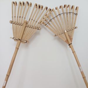 Buy cheap Handmade Bamboo Rake 1.40m 12 Tines for dry leaves sweeping and garden cleaning Natural Garden Rakes from wholesalers