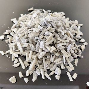 Buy cheap Surface Deburring Fused Mullite Grits Molten Mullite Sand 70-79% Al2O3 from wholesalers