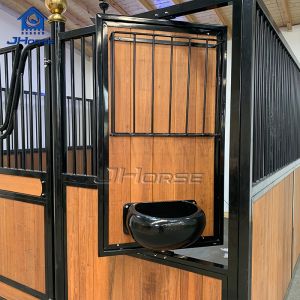 Luxury Design Stable With Bamboo And Wood Front Panel Horse Barn Stalls