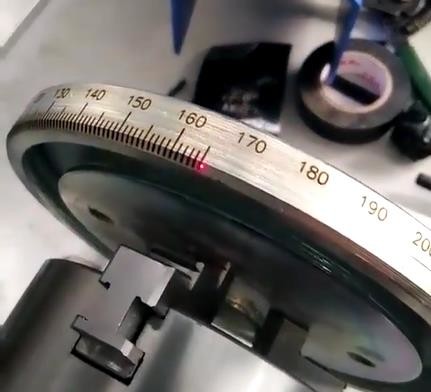 Mini Handheld Fiber Laser Marking Machine For Metal Diffferent Code Sn Number