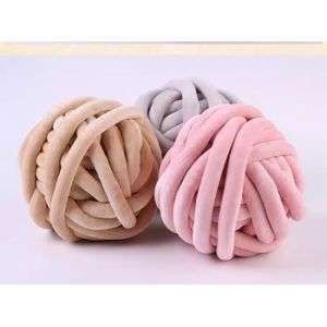 1/0.03NM 100% Polyester Fluffy Tube Giant Velvet Yarn Skin Friendly For Knitting