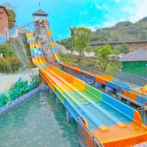 0.65m Inner Width Rainbow Water Slide Easy To Install And Maintain