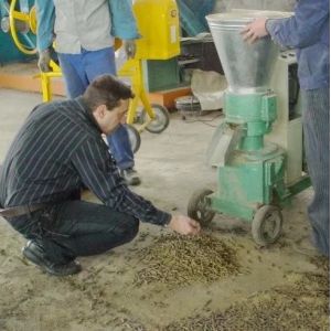 Buy cheap Automated Sawdust Pellet Machine 11kw Poultry Manure Pellet Machine from wholesalers