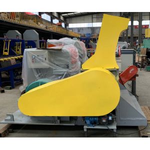 Buy cheap Mobile wood pallet crusher wood chip crusher wood crushing machine with shaft diameter 440mm from wholesalers